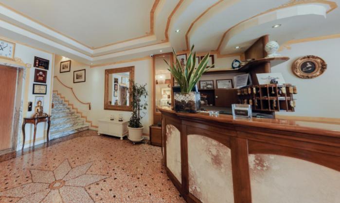 Hotel Villa Pigalle Tezze sul Brenta Exterior photo