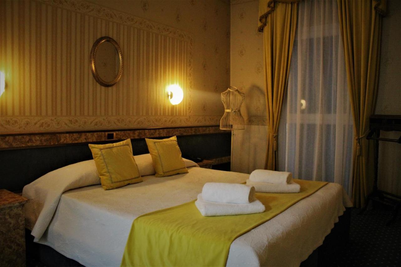 Hotel Villa Pigalle Tezze sul Brenta Exterior photo